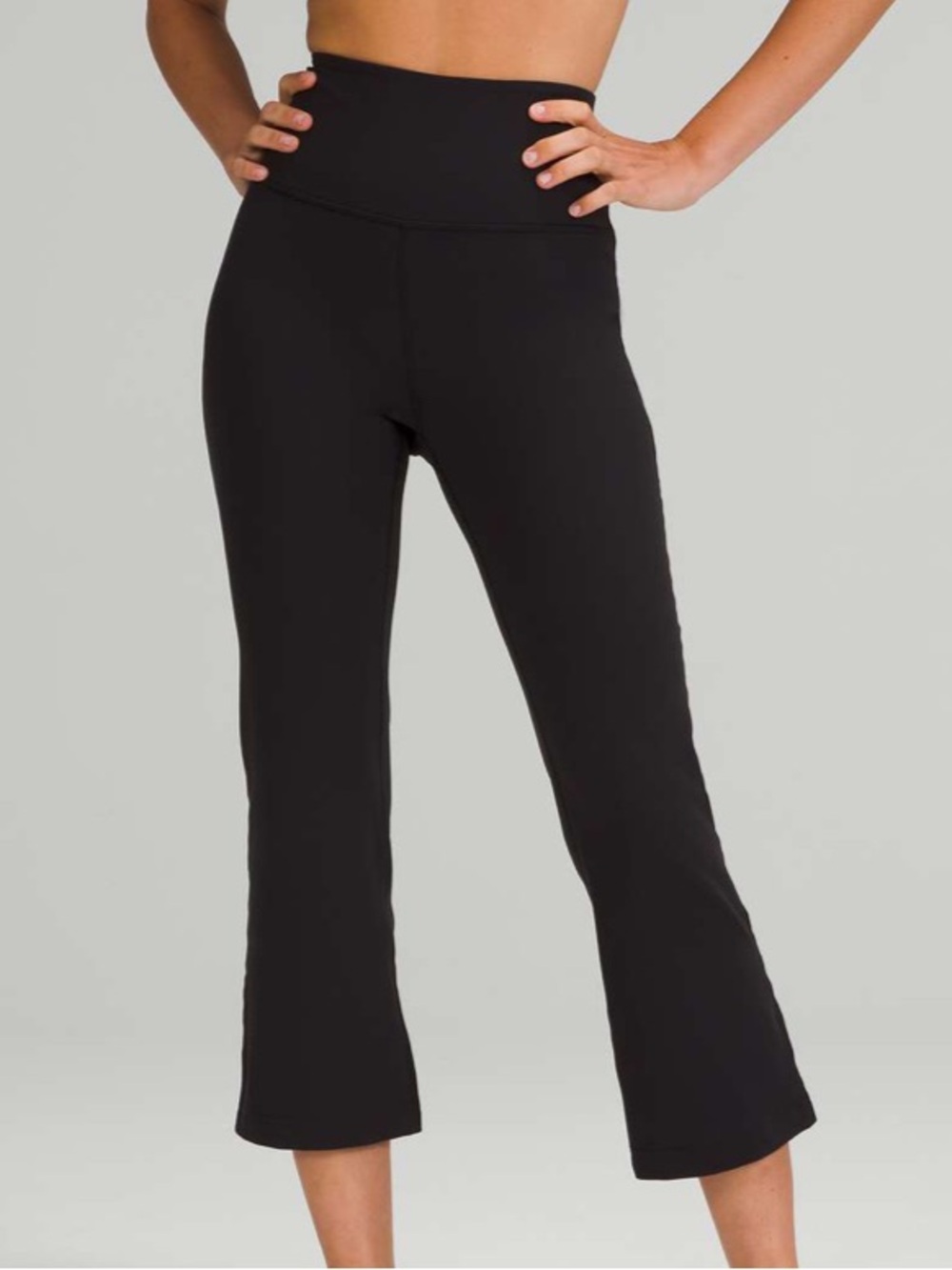 Lululemon Groove Super-High-Rise Crop 23" size 4 (hard to fine )